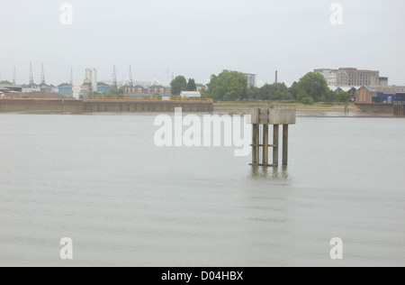 La plate-forme d'amarrage sur la Tamise à Londres, Angleterre Banque D'Images