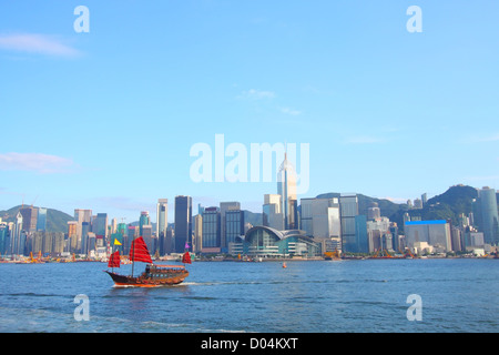 Junk Boat à Hong Kong à Victoria Harbour Banque D'Images