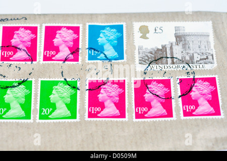 UK timbres-poste illustrant la reine Elizabeth II Banque D'Images