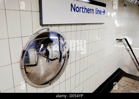 Une jonction à l'intérieur du métro de Londres Banque D'Images