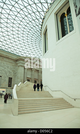 London - 13 février : les gens visiter le British Museum - Musée de l'histoire humaine et de la culture et de l'une des principales attractions de Londres. Londres, Royaume-Uni, le 13 février 2010. Banque D'Images