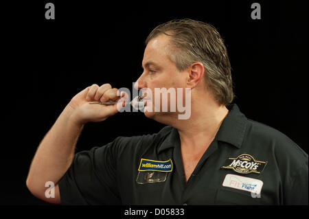 17.11.2012 Wolverhampton, Angleterre. John Part en action au cours de la William Hill Grand Chelem des fléchettes de la salle municipale de Wolverhampton. Credit : Action Plus de Sports / Alamy Live News Banque D'Images