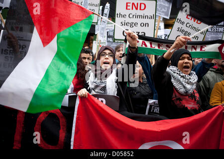 Londres, Royaume-Uni. Samedi 17 novembre 2012. Manifestation contre les attaques israéliennes sur Gaza. Des centaines de Palestiniens et d'Pro-Palestinians visant à protester pour accéder à la liberté de la Palestine et d'Israël contre les bombardements récents. Crédit : Michael Kemp / Alamy Live News Banque D'Images