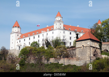 Le château de Bratislava (Bratislavský hrad), peu de Carpates, Bratislava, Slovaquie. Banque D'Images