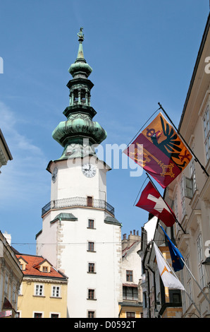 Haut de Michael's Gate (Michaelertor), le seul conservé porte de la fortification médiévale de Bratislava, Slovaquie. Banque D'Images