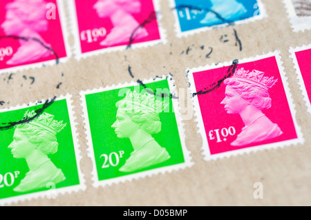 UK timbres-poste illustrant la reine Elizabeth II Banque D'Images