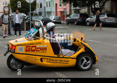 San Francisco - GPS auto voiture électrique guidée rendez-tours à trois roues, loués à près de Fisherman's Wharf. Banque D'Images