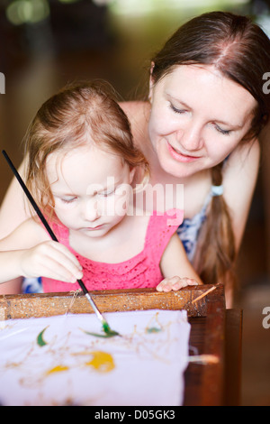 Mère et fille une peinture batik Banque D'Images