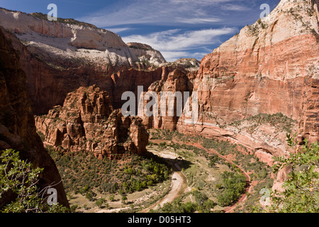 Zion Canyon à Big Bend, vu de Hidden Canyon. Zion National Park, Utah, USA Banque D'Images