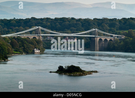 Pont d'origine sur le détroit de Menai entre Anglesey et Angleterre Banque D'Images