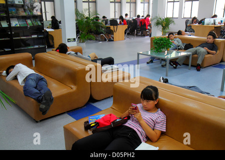 Shanghai China,Oriental,Yangpu District,Tongji University,Siping Campus,étudiants, bibliothèque,asiatique homme hommes hommes, femme femmes, adolescents adolescents adolescents Banque D'Images