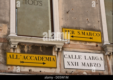 La signalisation routière, Venise, Italie. Banque D'Images