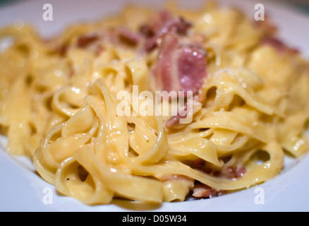Tagliatelle carbonara et pancetta Banque D'Images