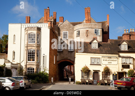 Bâtiment médiéval; la Grande porte du 13th siècle, la seule porte médiévale qui subsiste dans la ville de Ludlow, Shropshire UK Banque D'Images