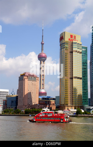 Shanghai Chine, Rivière Huangpu chinoise, Pudong Xin Quinn quartier financier de Lujiazui, Jinling East Road Dongchang Road Ferry, vue de, ville horizon, Skysr Banque D'Images