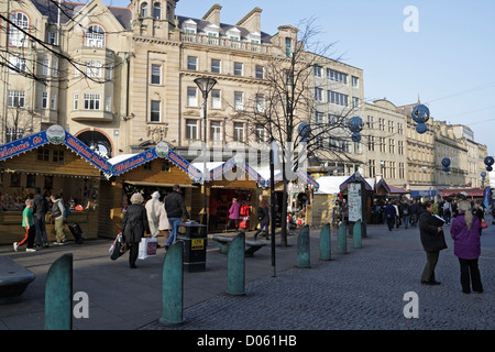 Marché de Noël sur Fargate, centre-ville de Sheffield, Angleterre Banque D'Images