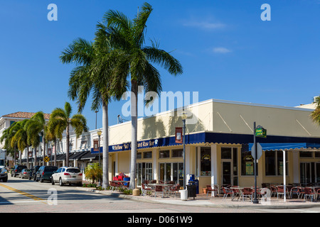 Restaurants et magasins sur Orange Avenue au centre-ville de Fort Pierce, St Lucie County, Treasure Coast, Florida, USA Banque D'Images