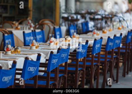 Rangée de définir des tables de restaurant en plein air, Positano, Campanie, Italie Banque D'Images