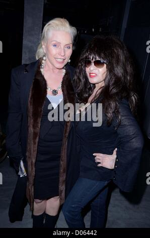 Debbie Harry, Ronnie Spector aux arrivées de nuit ouverture poussiéreux pour toujours sur Broadway, New World Stages (stade 5), New York, NY 18 Novembre, 2012. Photo par : Derek Storm/Everett Collection Banque D'Images