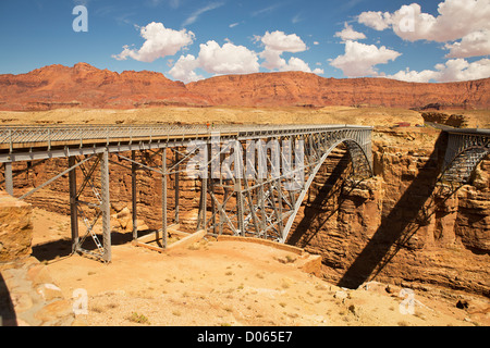 Le navajo historique pont au-dessus de la Colorado River sur la route 89A dans l'Arizona. Construit en 1929. Banque D'Images