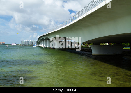 John Ringling Causeway Bridge entre Bird et Sarasota FL Banque D'Images