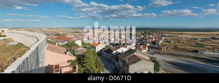 Vue panoramique sur la ville de Cuéllar (Ségovie, Espagne) à partir de l'enceinte du château Banque D'Images