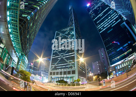 Paysage moderne avec le trafic de nuit à Hong Kong Banque D'Images