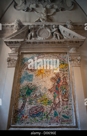 Moïse SAUVÉ DES EAUX PAR MOSAÏQUE MARC CHAGAL L'ÉGLISE À VENCE ALPES-MARITIMES (06) FRANCE Banque D'Images