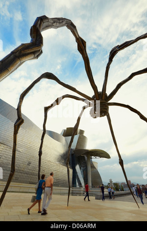 Sculpture intitulée 'Mum' par Louise Bourgeois dans le Musée Guggenheim Bilbao, Bilbao, Biscaye, Pays Basque, Espagne Banque D'Images