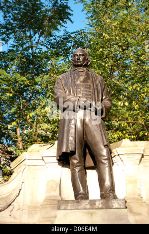 Statue d'Isambard Kingdom Brunel, Victoria Embankment, London, UK Banque D'Images