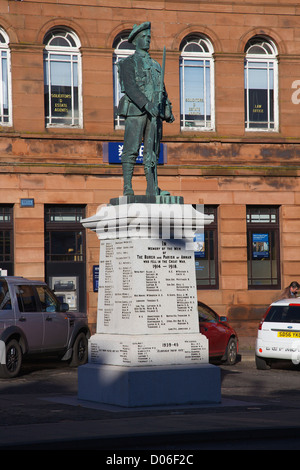 Annan War Memorial High Street Annan, Dumfries et Galloway, en Écosse. Dévoilé le 4 décembre, 1921. Banque D'Images