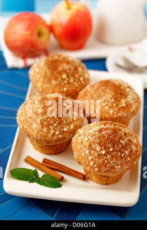 Muffins aux pommes et cannelle. Recette disponible. Banque D'Images