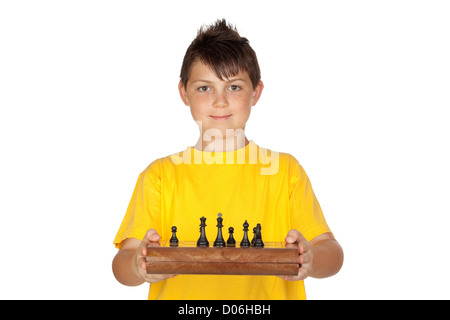 Adorable garçon avec un jeu d'échecs isolé sur un fond blanc plus Banque D'Images