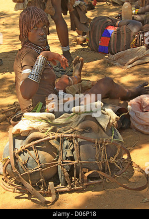 L'Afrique, l'Éthiopie, la vallée de la rivière Omo Tribu Hamer calebasse artisanat calebasses sur l'affichage Banque D'Images