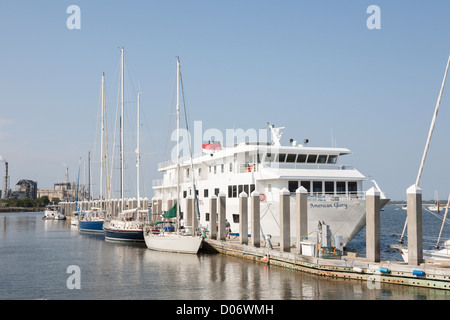 American Glory croisière navire amarré au port de plaisance de Fernandina à Fernandina Beach, Amelia Island, Floride Banque D'Images