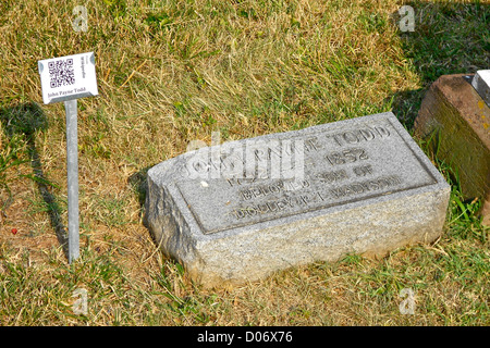 Tombe de John Payne Todd dans le cimetière du Congrès à Washington, DC. avec code QRpedia. Banque D'Images