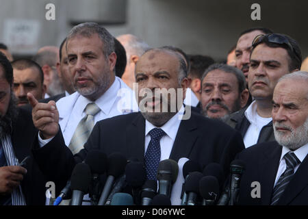 19 novembre 2012 - La ville de Gaza, bande de Gaza, territoire palestinien - le chef de l'Égypte a la liberté et justice islamiste Saad al-Katatni parle aux médias au cours de sa visite à la bande de Gaza, dans la ville de Gaza, 19 novembre 2012. APAimages Qudih  Yasser, la piscine (crédit Image : © Apaimages ZUMAPRESS.com)/Images/APA Banque D'Images