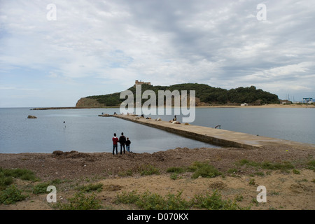 La ville de Tabarka et le fort génois sur la côte des Barbaresques, au nord-ouest de la Tunisie Banque D'Images