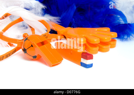 Accessoires pour Orange jeu de football néerlandais over white Banque D'Images