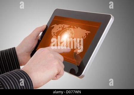 Digital World concept graphique, y compris carte numérique sur tablette , on businessman hands Banque D'Images