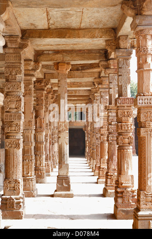 Ruines de Qutb Minar Complex, Delhi, Inde, l'UNESCO, Site du patrimoine mondial. Banque D'Images