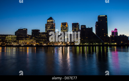 London Docklands Development par nuit Banque D'Images