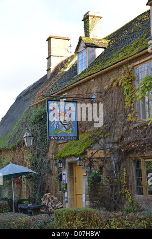 Les îles Falkland Arms, Chadlington, Oxfordshire, Angleterre, Royaume-Uni Banque D'Images