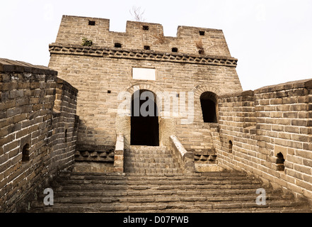 Vue rapprochée de la Grande Muraille de Chine avec sky en arrière-plan Banque D'Images