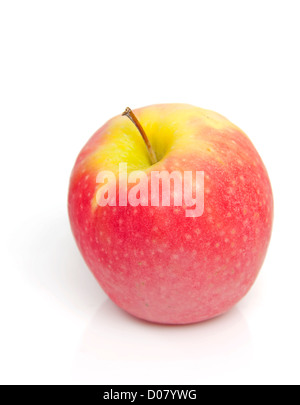 Red Apple en libre sur fond blanc Banque D'Images