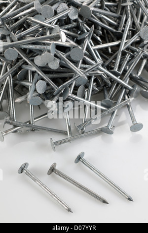 Pile de 50mm clous galvanisés estimé Banque D'Images