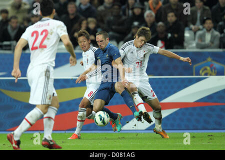 Franck Ribery (FRA), 12 octobre 2012 - Football : Franck Ribery de France en action avec Hiroshi Kiyotake et Hiroki Sakai japonaise au cours de la match amical entre la France 0-1 le Japon à Stade de France, Paris, France. (Photo par AFLO) [2268] Banque D'Images