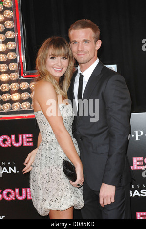 Cam Gigandet et Guest Los Angeles Premiere de 'Burlesque' tenue à l'Grauman's Chinese Theatre - Arrivées Los Angeles, Banque D'Images