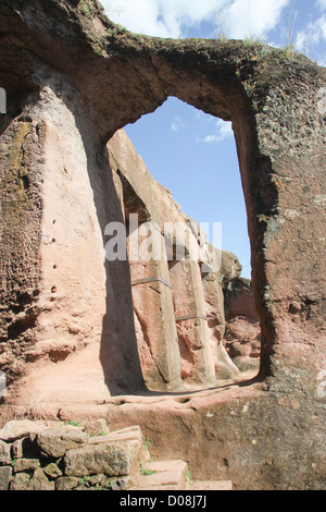 Ntérieur du Bet Gabriel Rufael (Chambre de Gabriel et Raphaël) une église monolithe sculpté dans la roche solide à Lalibela Banque D'Images