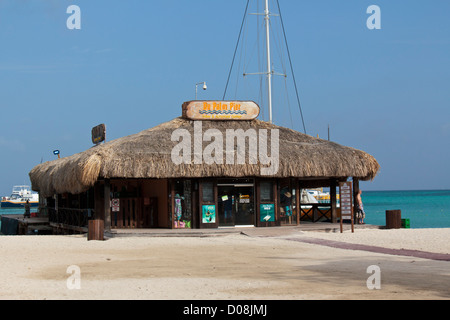 Palm de Pier Sales & Activities Centre Palm Beach Aruba Banque D'Images